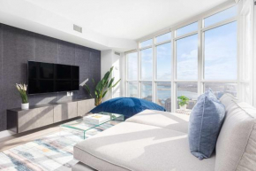 Rare Designer Condo King Bed with Free Parking